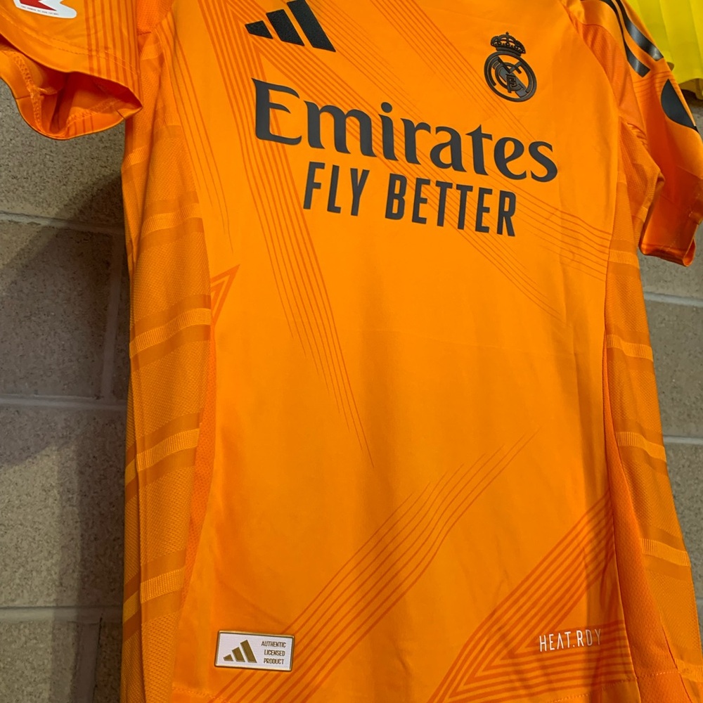 Real Madrid 24/25 Jerseys - Picture 3 of 9